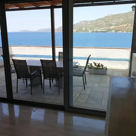 Penthouse -breathtaking Sea View-just On The Loutráki