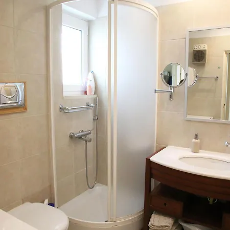 Penthouse -breathtaking Sea View-just On The Loutráki