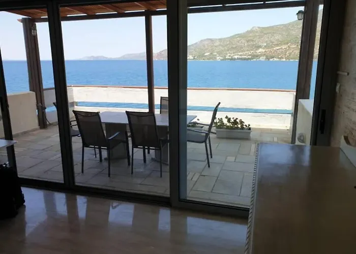 Penthouse -breathtaking Sea View-just On The Loutráki