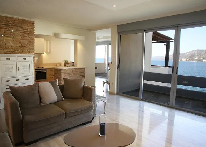 Penthouse -breathtaking Sea View-just On The * לוטראקי