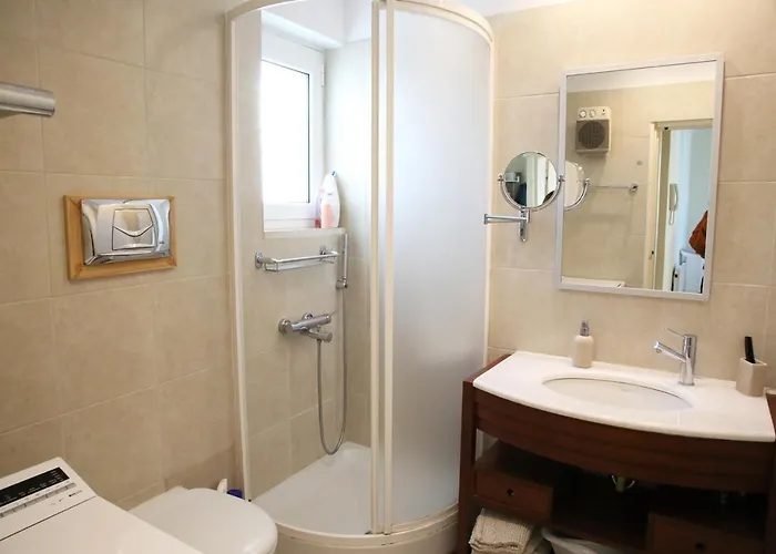 Penthouse -breathtaking Sea View-just On The לוטראקי