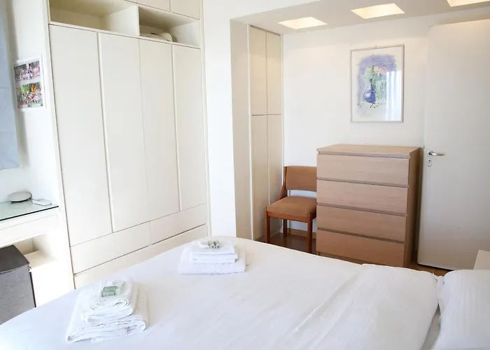 Penthouse -breathtaking Sea View-just On The לוטראקי