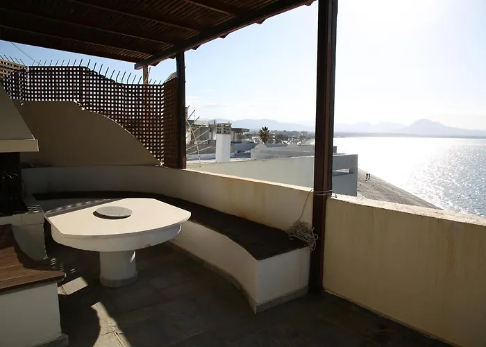 Penthouse -breathtaking Sea View-just On The דירה לוטראקי